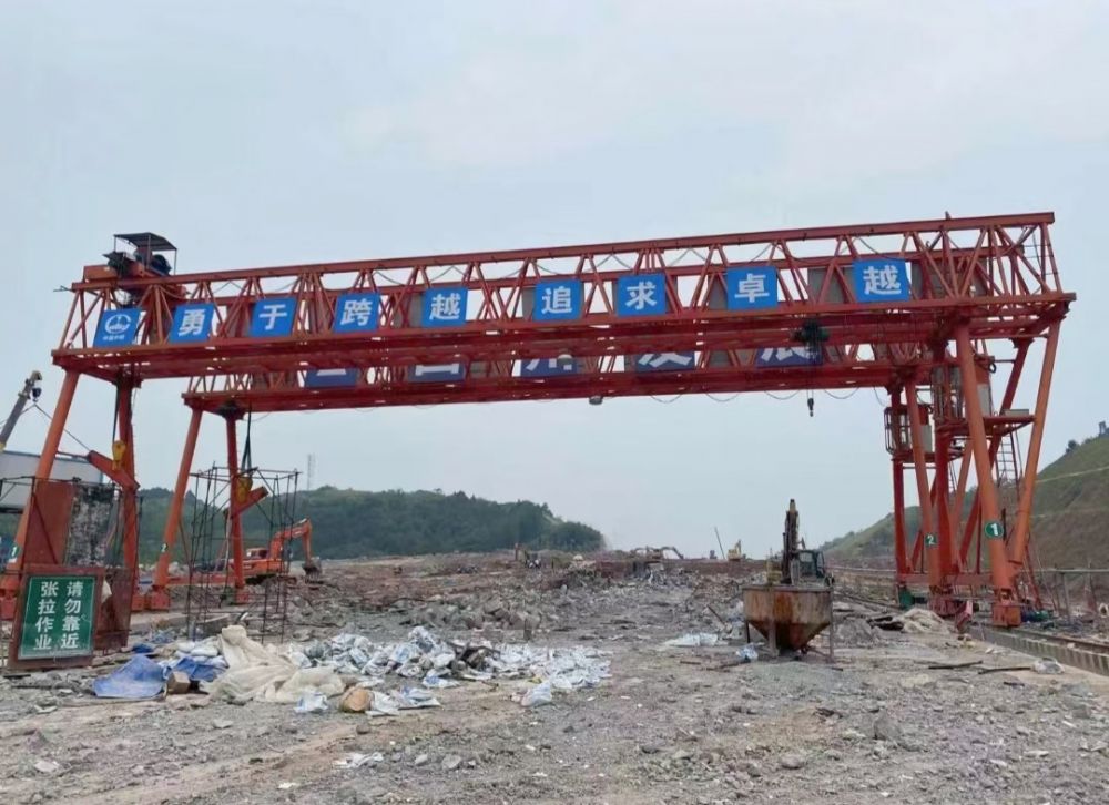 提梁機、路橋門機、MG型桁架門式起重機廠家、價格